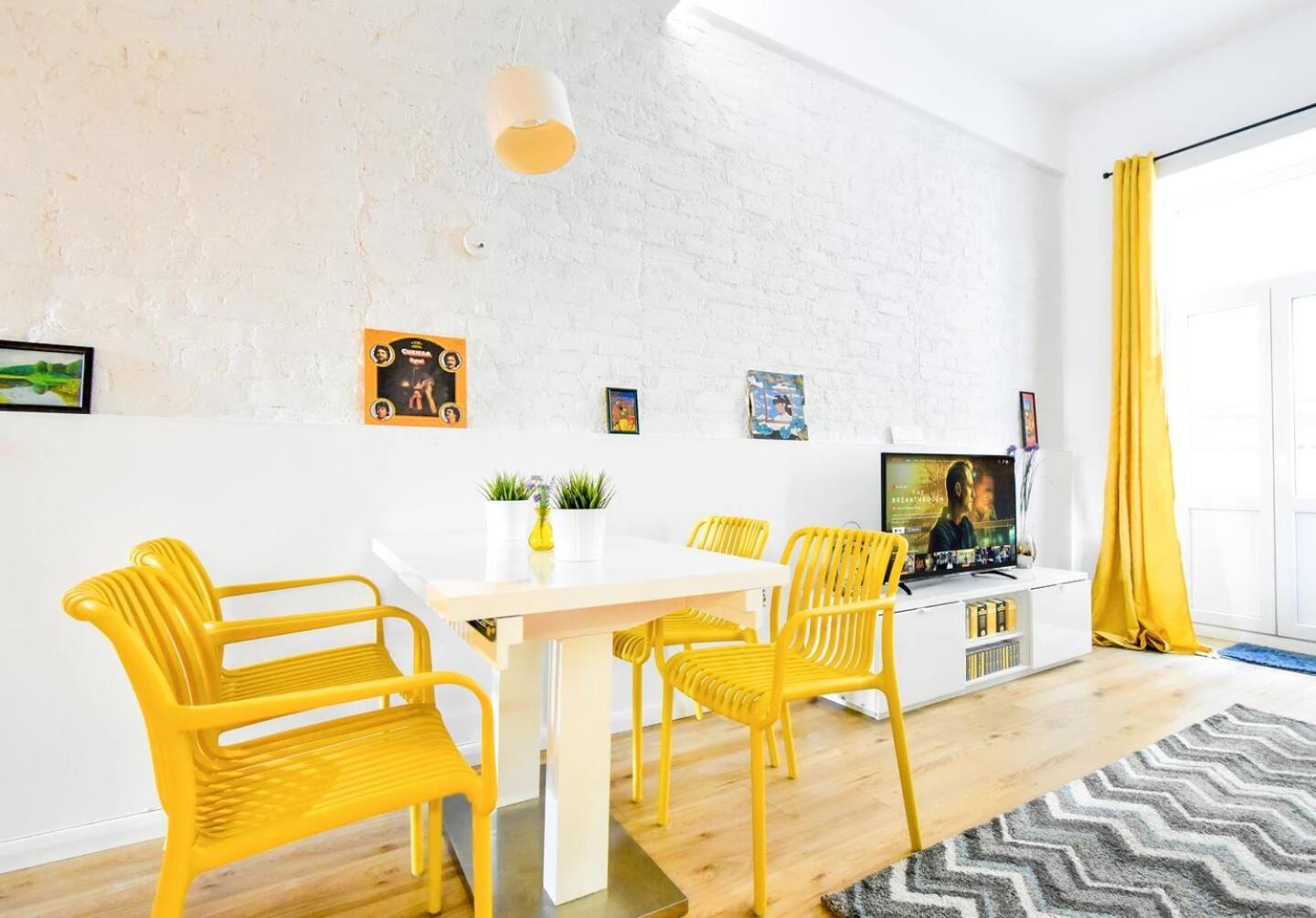 Heart Of 2 Cozy Beds, Kitchen & Art * Sofia